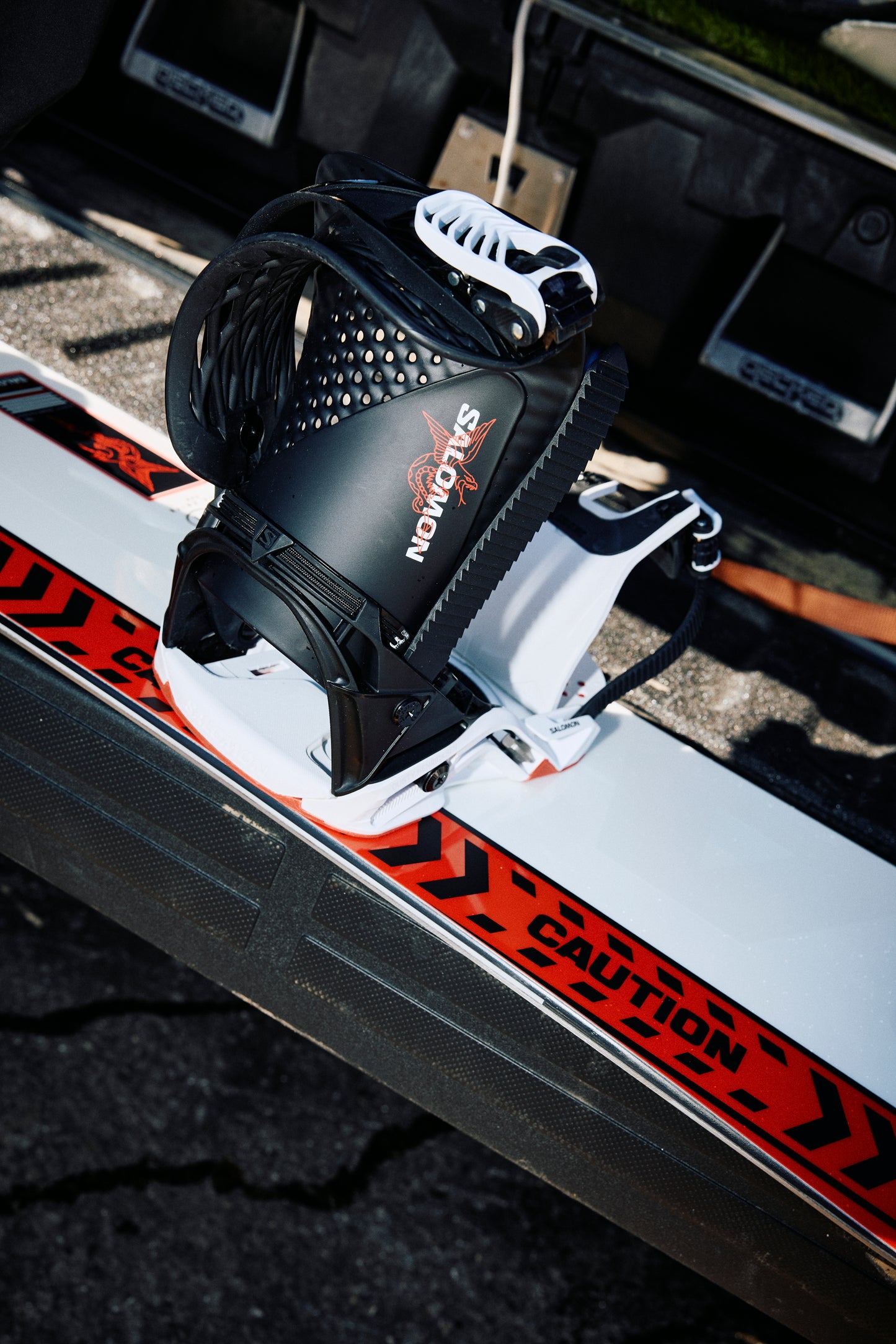 HOLOGRAM DUSTY SNOWBOARD BINDING