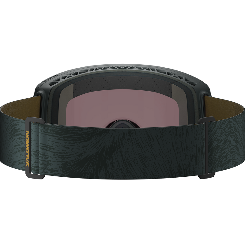 Convenient lens protection